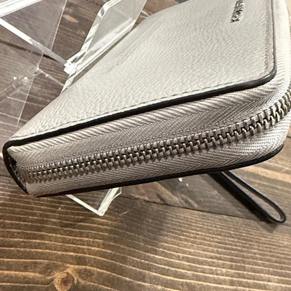 Michael Kors Jet Set Continental Saffiano Leather Wallet/Phone Holder (EUC) - Picture 8 of 14